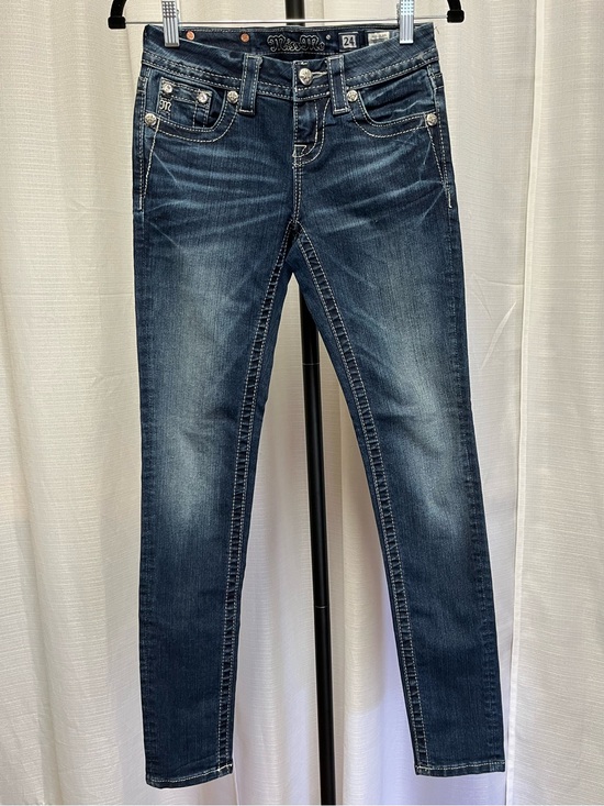 Miss Me Denim - Miss Me brand bootcut jeans featuring a distinct Fleur de Lis design | size 24